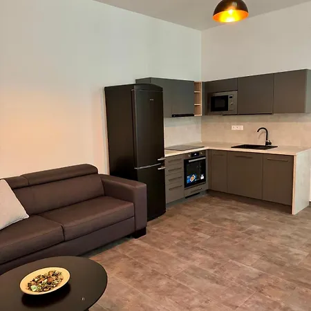 Pearl Bee Deluxe Suites Pilsen Exterior photo