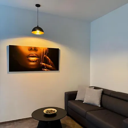 Pearl Bee Deluxe Suites Pilsen Exterior photo