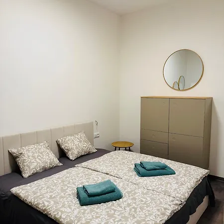 Pearl Bee Deluxe Suites Pilsen Exterior photo