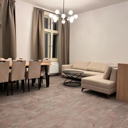Pearl Bee Deluxe Suites Pilsen Exterior photo
